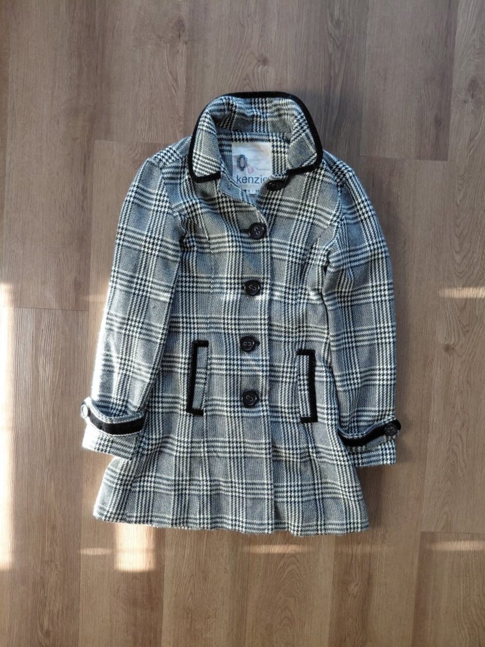 Kenzie Y2K Winter Coat | Women's 6 | Wool Blend | Dark Buttons